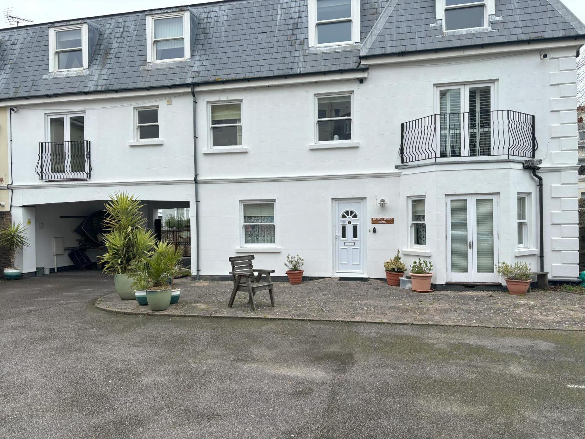 The Beach House Holiday Apartments Eastbourne Ngoại thất bức ảnh