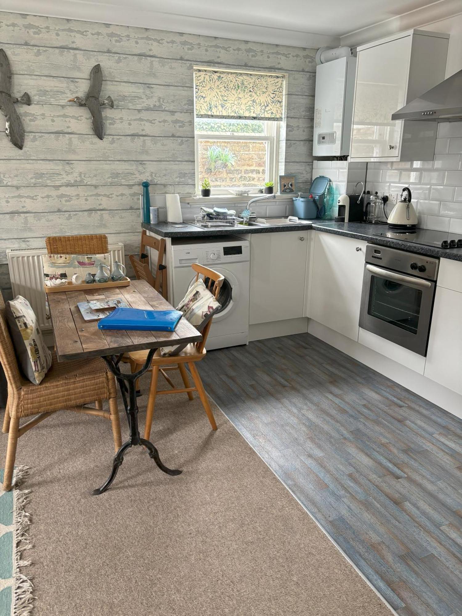 The Beach House Holiday Apartments Eastbourne Ngoại thất bức ảnh