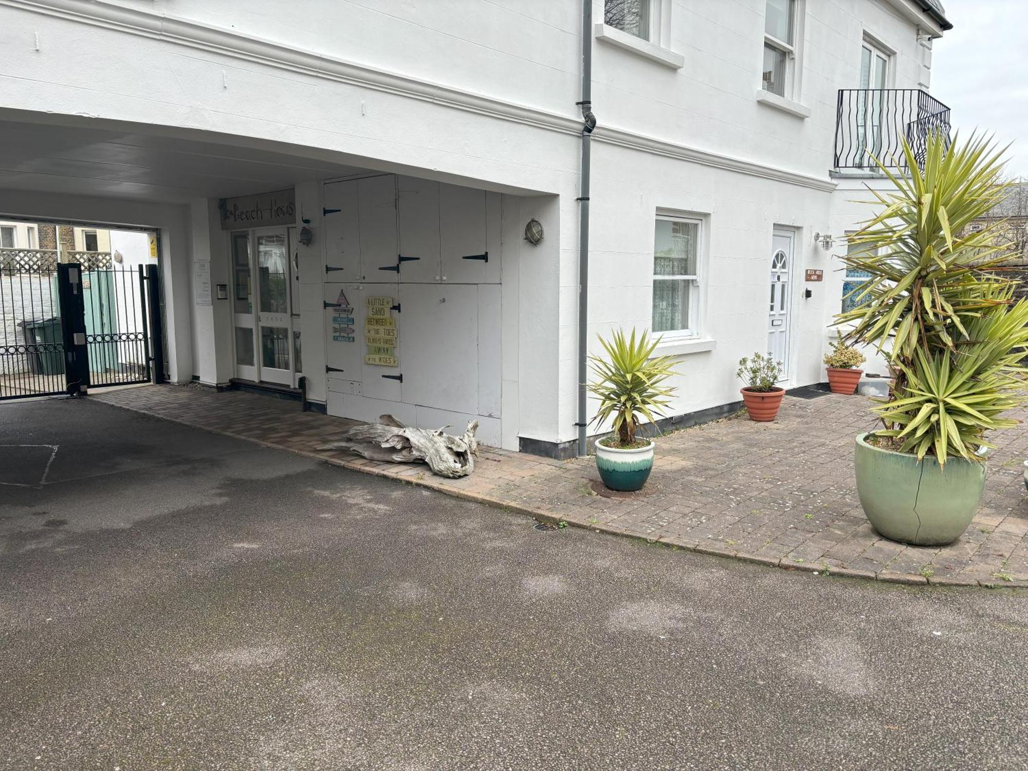 The Beach House Holiday Apartments Eastbourne Ngoại thất bức ảnh
