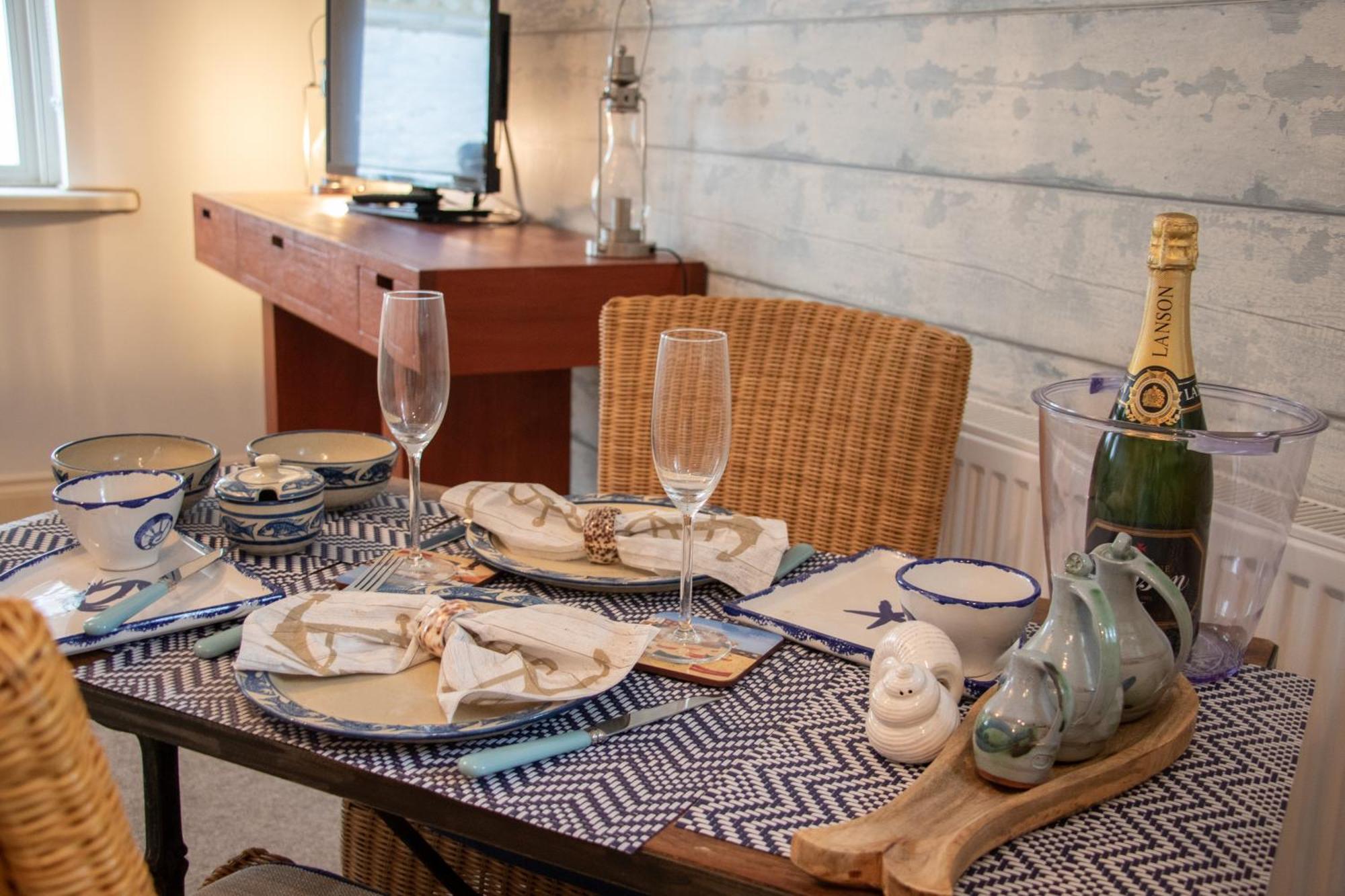 The Beach House Holiday Apartments Eastbourne Ngoại thất bức ảnh